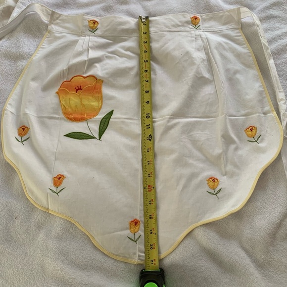 Set of Two Handmade Vintage Mid-Century Cooking Aprons Set - Picture 13 of 16